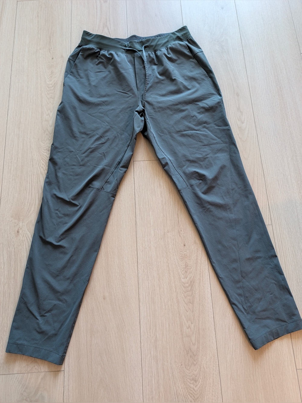 Men's Lululemon Zeroed In Slim-Fit Pant
(Regular, size M)